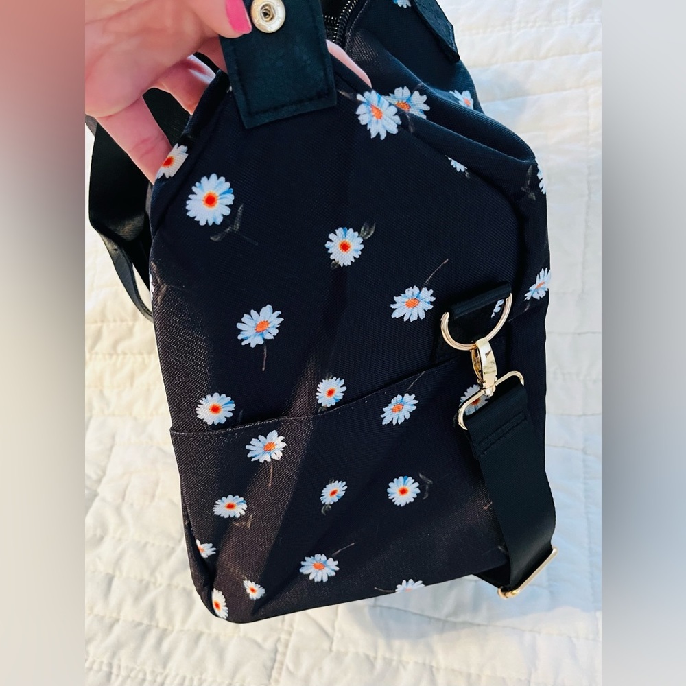 ALICE & OLIVIA Daisy Print Duffle Bag NEW!! - Picture 9 of 12